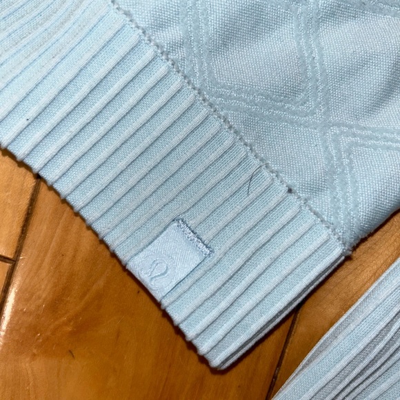 Lululemon long sleeve 2/4 - Picture 3 of 6